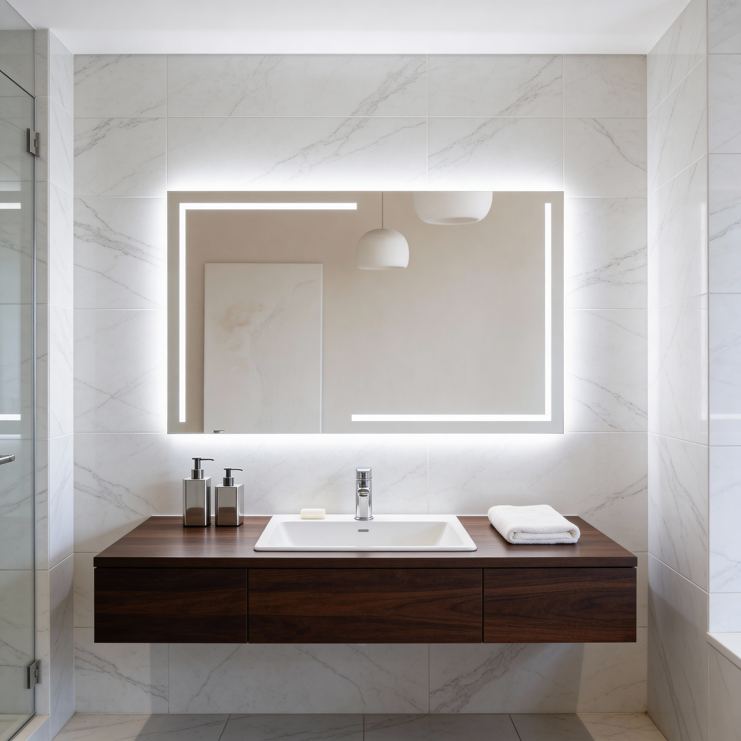 Lüks Geometrik LED Işıklı Ayna – Minimalist Siyah ve Altın Işık Efektli Dikdörtgen Ayna