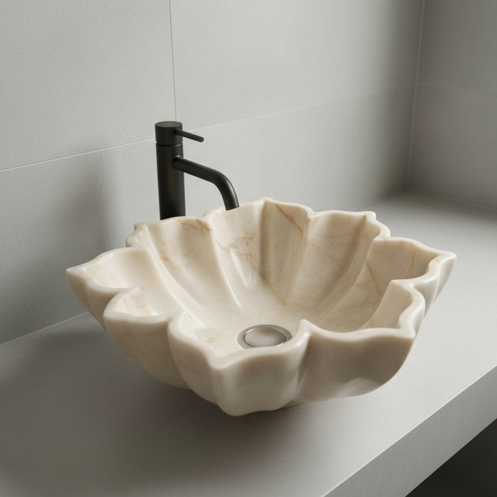 Beyaz Oniks Mermer Çiçek Formlu Lavabo – El Oyması Doğal Taş Banyo Lavabosu | L48×W48×H15 cm